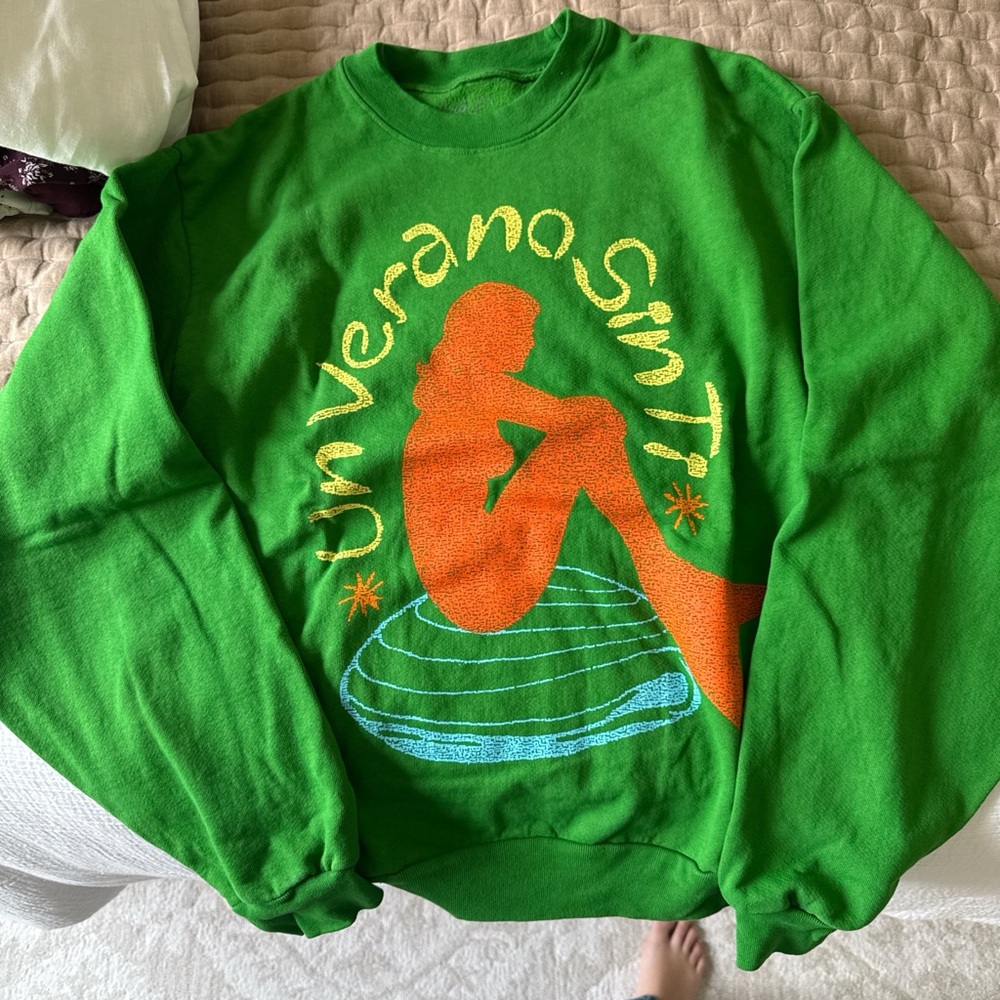 Bad Bunny UN VERANO SIN TI tour sweatshirt - never been worn!